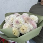 Букет из 17 георгинов (белый, бело-лиловый, бело-розовый)